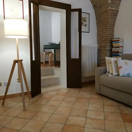Apartment In Piazza Orazio Venosa