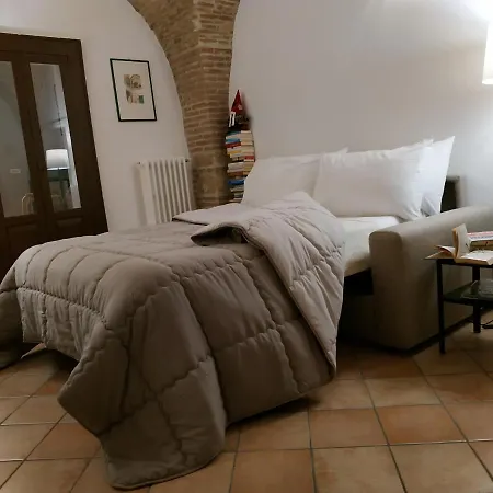 Apartment In Piazza Orazio Venosa