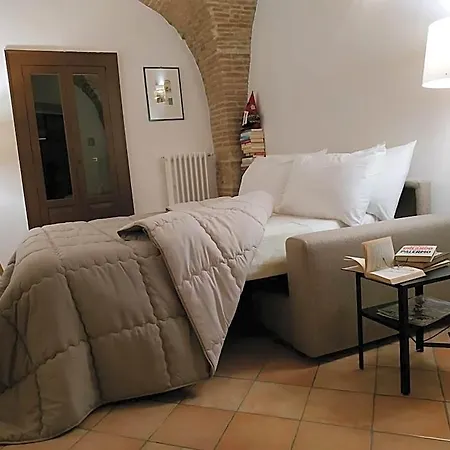 In Piazza Orazio Apartment *